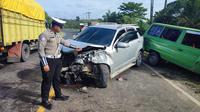 Kondisi dua minibus yang mengalami kecelakaan lalu lintas di Mesuji, Lampung mengalami ringsek parah. Foto : (Istimewa).
