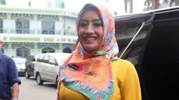 Artis Shinta Bachir saat menyambangi Polres Jakarta Selatan, Senin (8/6). Kedatangan Shinta untuk mempertanyakan kepada polisi mengenai inisial SB yang disebut-sebut sebagai dirinya. (Liputan6.com.Panji Diksana)