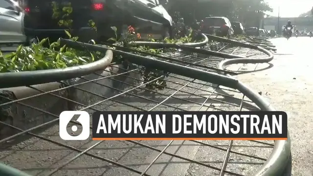 VIDEO: Lihat, Kerusakan Parah Akibat Amukan Demonstran