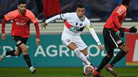 Kylian Mbappe tampil tajam dengan raihan tiga golnya. Sementara itu Randal Kolo Muani mencatatkan brace. (Valentine CHAPUIS / AFP)