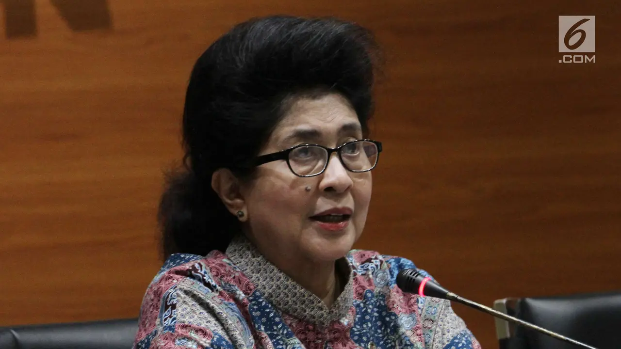 Menteri Kesehatan Nila Djuwita F Moeloek