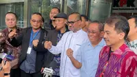 Mantan Ketua Komisi Pemberantasan Korupsi, Abraham Samad bersama dengan pegiat anti korupsi lain melaporkan dugaan korupsi ke KPK. (Foto: Merdeka.com/Rahmat Baihaqi).