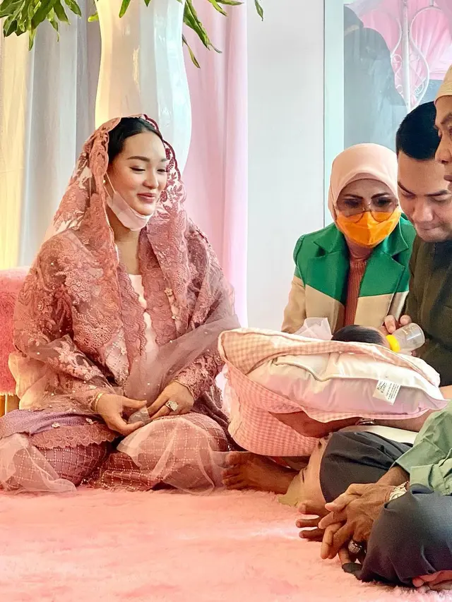 7 Momen Akikah Baby Arsila Anak Zaskia Gotik, Elegan dan Bernuansa Pink
