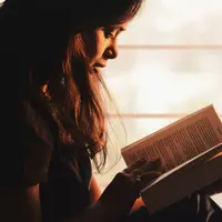 Ilustrasi Membaca Novel Credit: pexels.com/Rahul