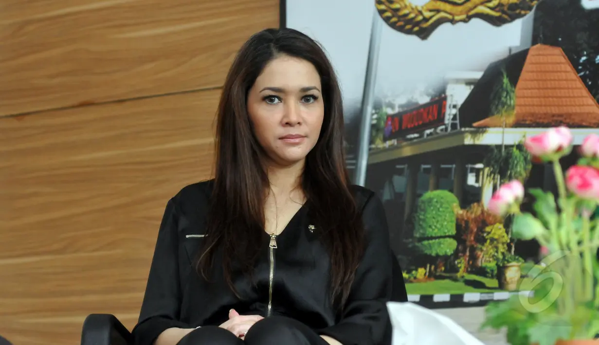 Maia Estianty dalam diskusi bertajuk "Prostitusi Artis" yang digelar Divisi Humas Mabes Polri, Jakarta, Selasa (12/5/2015). Diskusi tersebut terkait maraknya prostitusi yang melibatkan kalangan selebriti. (Liputan6.com/Panji Diksana)