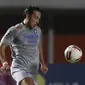 Ezra Walian tampil maksimal di babak kedua kali ini. Dia beberapa kali mengirimkan umpan terukur ke jantung pertahanan Persija Jakarta, namun belum dapat dimaksimalkan oleh penyerang Persib Bandung. (Bola.com/M Iqbal Ichsan)