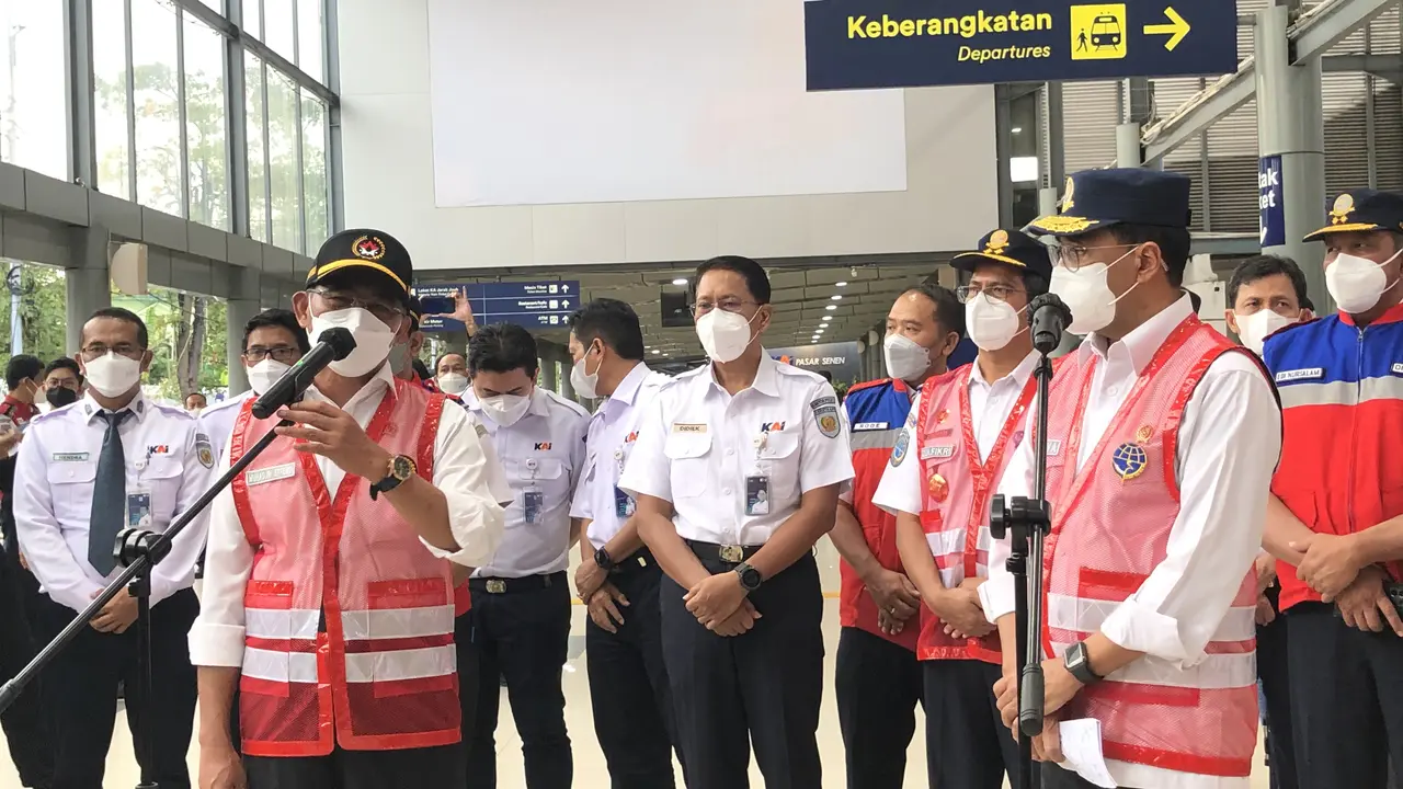 Menhub dan Menko PMK melakukan pengecekan kesiapan mudik lebaran di Stasiun