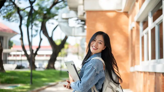 Masuk Kuliah Makin Siap! Cek Daftar Barang yang Penting Dimiliki Mahasiswa Baru