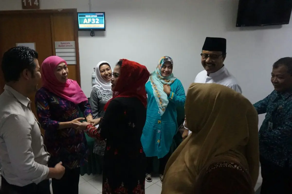 Pasangan Khofifah Indar Parawansa-Emil Elestianto Dardak dan Saifullah Yusuf-Puti Guntur Soekarno