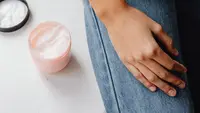 Siku dan Lutut Menghitam Bukan Selalu karena Kotor, Ini Penyebabnya