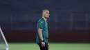 Pelatih Timnas Indonesia U-17, Kurniawan Dwi Yulianto, memastikan kondisi mental para pemain mulai pulih setelah sempat terpukul usai kekalahan dari Malaysia. Tampak dalam foto, pelatih Timnas Indonesia U-17, Kurniawan Dwi Yulianto, saat memimpin sesi latihan terakhir jelang laga melawan Vietnam pada laga terakhir Grup A Piala AFF U-17 2026 di Stadion Gelora 10 November, Surabaya, Jawa Timur, Sabtu (18/4/2026). (Bola.com/M Iqbal Ichsan)