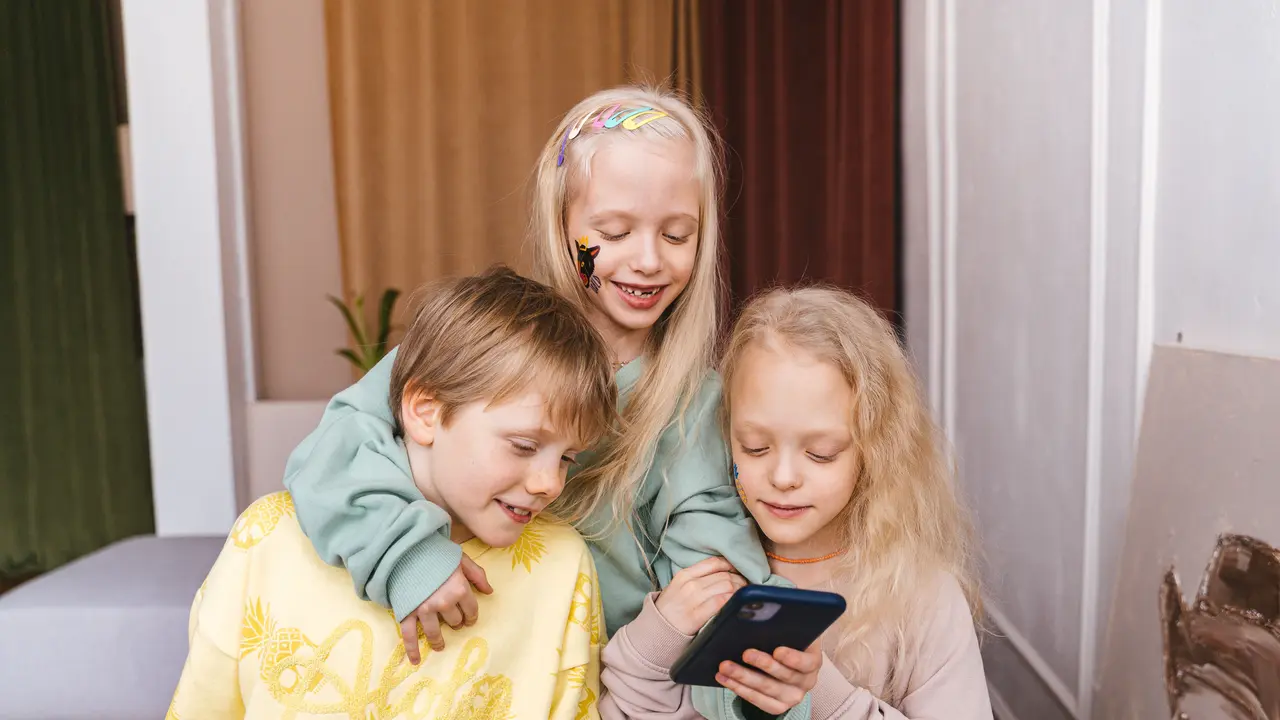 Anak dan Internet, Dunia Baru bagi Orang Tua Gen Z