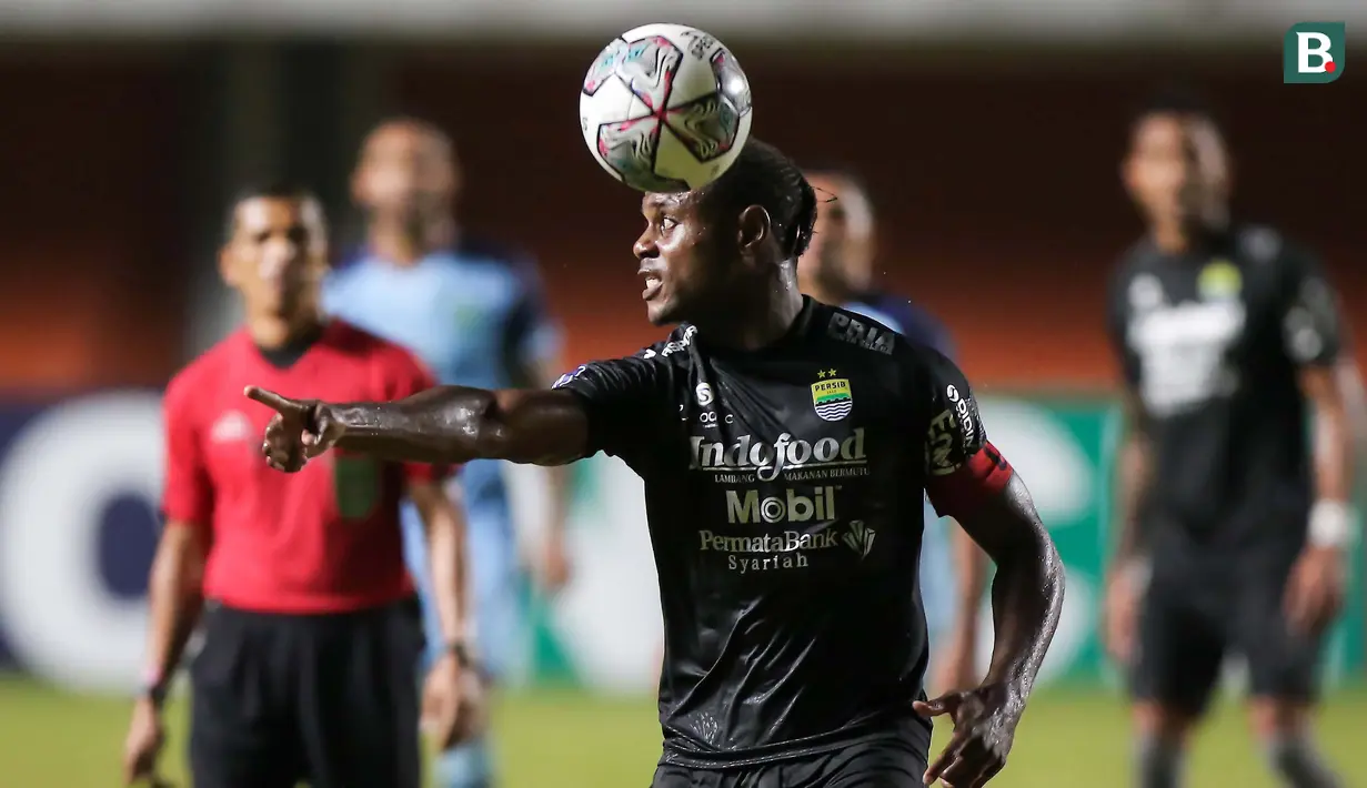 Keunggulan Persib dengan skor 3-1 ini masih bertahan sampai wasit meniup peluit panjang. Persib pun mendapat tambahan tiga poin dan kini menduduki puncak klasemen sementara dengan raihan 25 angka dari 11 laga. (Bola.com/Bagaskara Lazuardi)