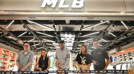 MLB - MLB menambahkan foto baru.
