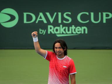 Petenis Indonesia, Christoper Rungkat berhasil memberikan keunggulan 2-0 atas Venezuela pada Playoff Grup II Davis Cup 2022 di Stadion Tenis GBK, Senayan, Jakarta, Jumat (4/3/2022). (Bola.com/Bagaskara Lazuardi)
