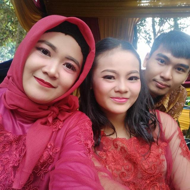 5 Potret Windy Cantika saat Bersama Keluarga, Sang Ibu Atlet Angkat Besi 90-an