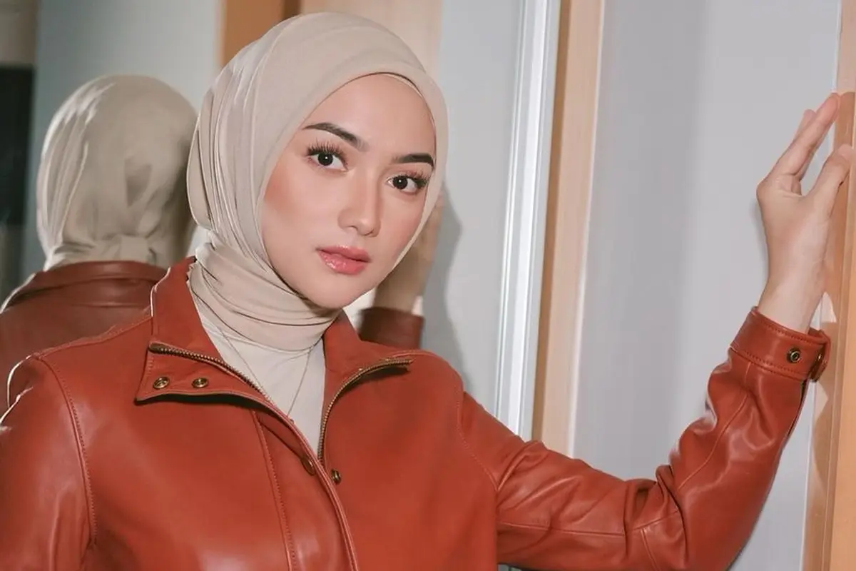 8 OOTD Hijab Ibu Muda Kekinian yang Bisa Ditiru dari Citra Kirana hingga Dinda Hauw