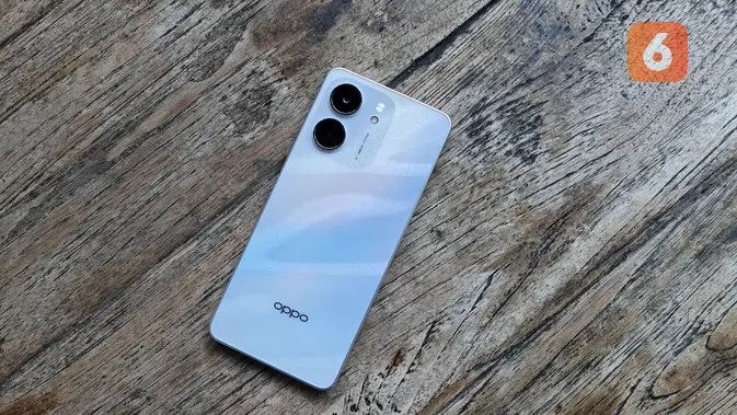 <p>Tampak bodi belakang Oppo A5x. (Liputan6.com/ Yuslianson)</p>