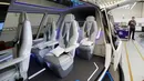 Interior mobil terbang yang diberi nama Skai yang dikembangkan oleh perusahaan startup Alaka’I Technologies di Newbury Park, California, 28 Mei 2019. Mereka berencana untuk menggunakan kendaraannya sebagai taksi terbang atau kendaraan pengiriman. (AP/Marcio Jose Sanchez)