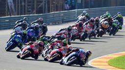 Jorge Lorenzo memimpin sejak start di mulai dalam MotoGP Valencia di Sirkuit Ricardo Tormo, Valencia, Spanyol, (8/11/2015). (AFP Photo/Javier Soriano)