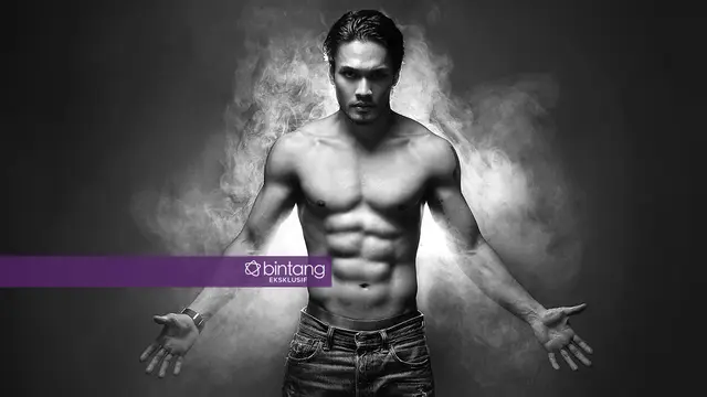 [Bintang] Bikin Pengen Meluk, Ini 8 Potret Artis Pria Indonesia Saat Telanjang Dada