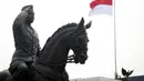 Patung Presiden ke-1 RI Soekarno terpajang di Gedung Kementerian Pertahanan, Jakarta, Minggu (6/6/2021). Pada peristiwa 5 Oktober 1946, Soekarno menjadi panglima tertinggi pada hari angkatan perang pertama dan diminta menjadi inspektur upacara dengan berkuda. (Liputan6.com/Faizal Fanani)