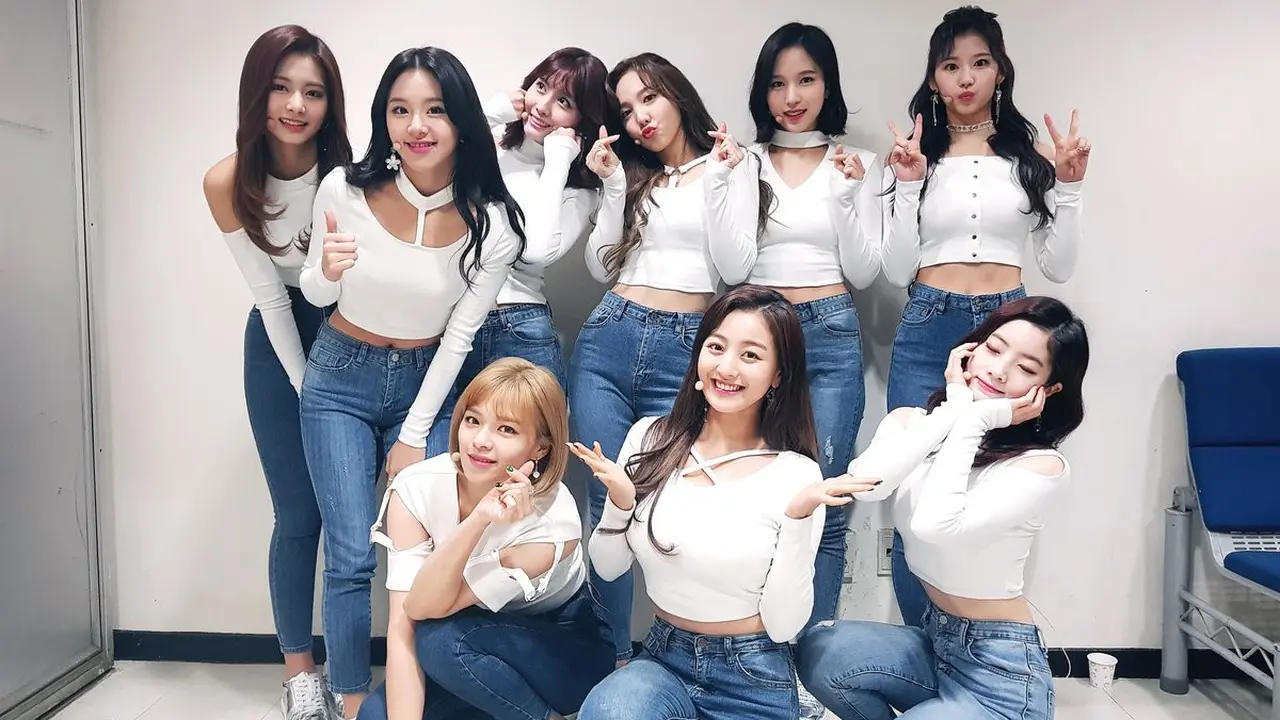 Lirik lagu what is love saat cinta bikin twice penasaran showbiz