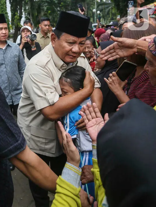 Warga tampak ramai menyambut kedatangan Prabowo. (Liputan6.com/Angga Yuniar)