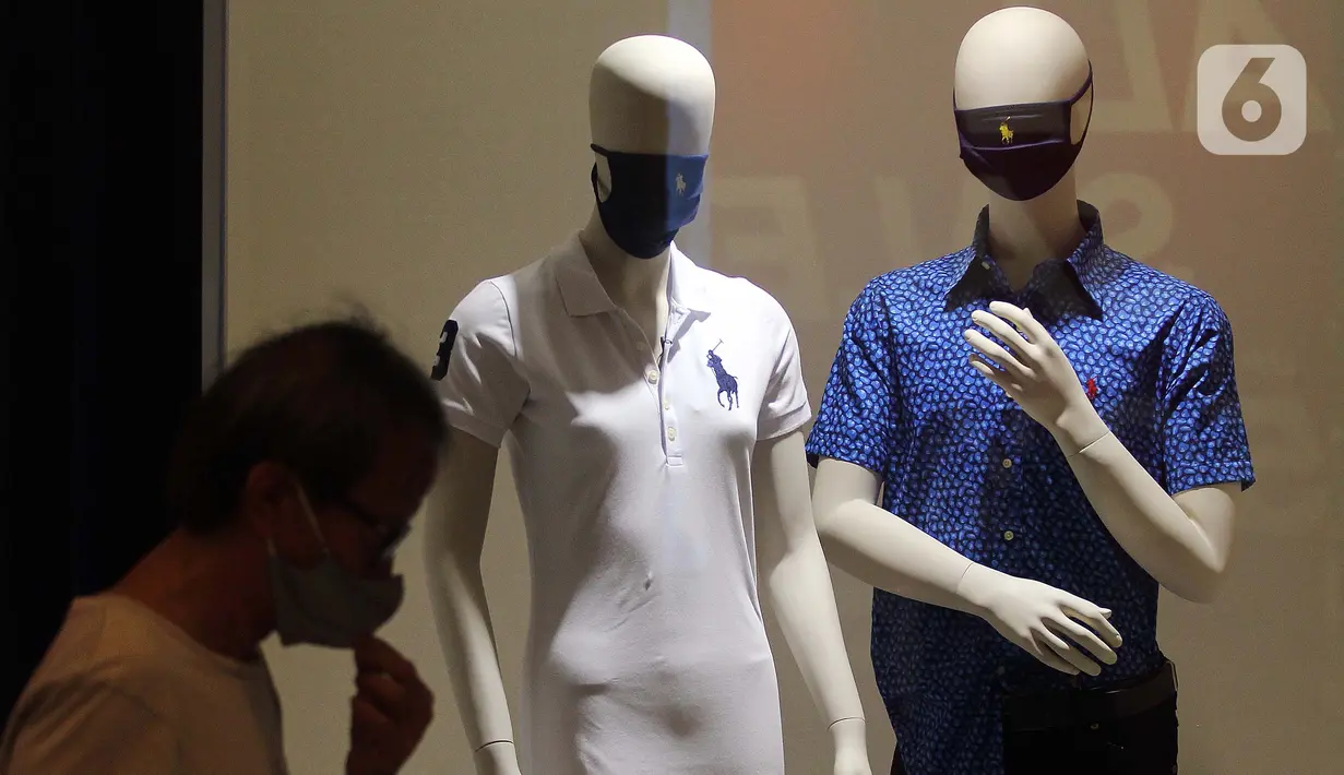 Manekin dipasangi masker di salah satu mal di Jakarta, Senin (16/6/2020). Di tengah pandemi virus corona COVID-19, warga diminta menerapkan protokol kesehatan yang berlaku. (Liputan6.com/Johan Tallo)