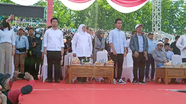 Gibran saat kampanye di Sidoarjo. Dia didampingi Khofifah dan Emil Dardak. (Istimewa)
