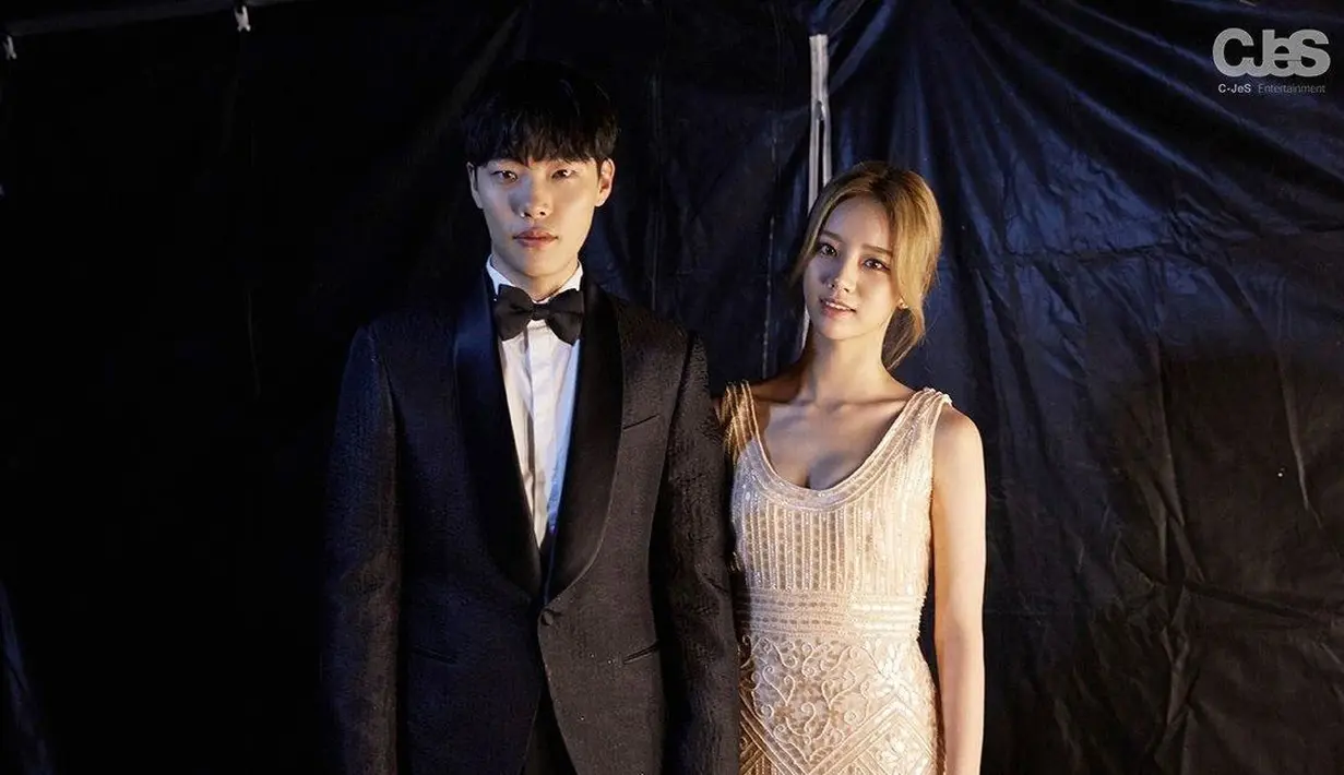 Ryu Jun Yeol dan Hyeri terlihat begitu memukau saat mengenakan busana formal. (Foto: koreaboo.com)