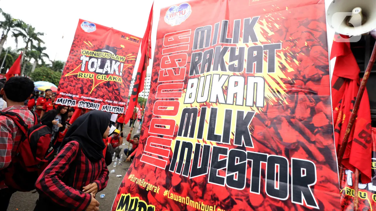 Tolak Omnibus Law, Buruh Datangi Gedung DPR