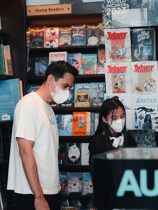 [Instagram/darius_sinathrya]