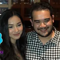 Tya Arifin ikut suaminya, Ashraf Khalid tinggal di Malaysia. Semenjak menikah, seperti ini kegiatan mereka di Malaysia