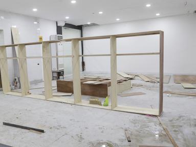 Suasana ruang ganti di Stadion Rizal Memorial, Manila, Senin (25/11). Meski akan digunakan besok untuk cabang sepak bola SEA Games 2019 namun kondisinya masih belum layak. (Bola.com/M Iqbal Ichsan)