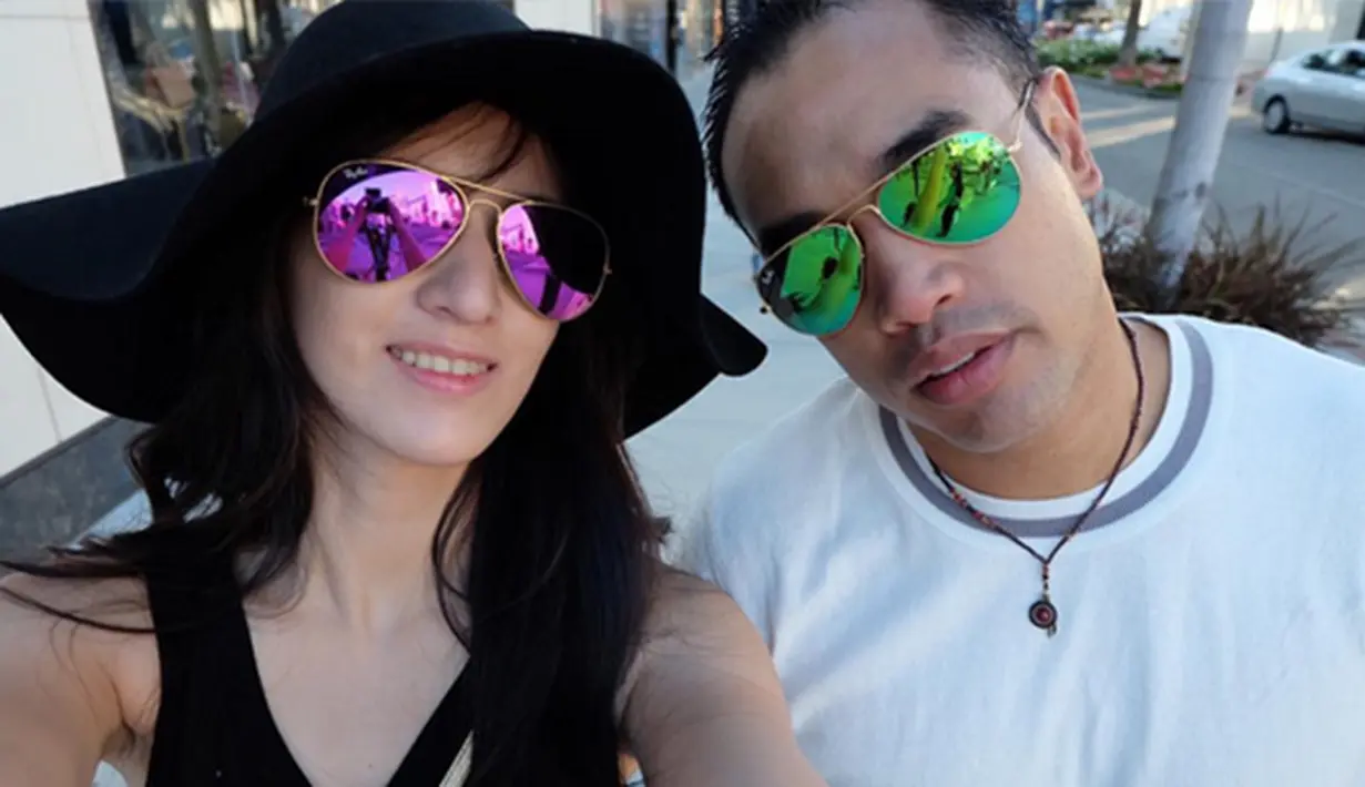 Di kejutan baby shower tersebut Nia Ramadhani bersama teman-teman wanitanya kompak mengenakan baju hitam tanpa terlihat sosok sang suami. (Via Instagram/@ramadhaniabakrie)