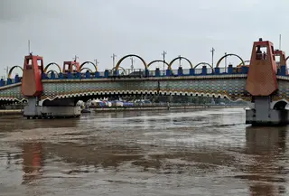 Pintu Air Sepuluh di Sungai Cisadane. (Liputan6.com/Pramita Tristiawati)