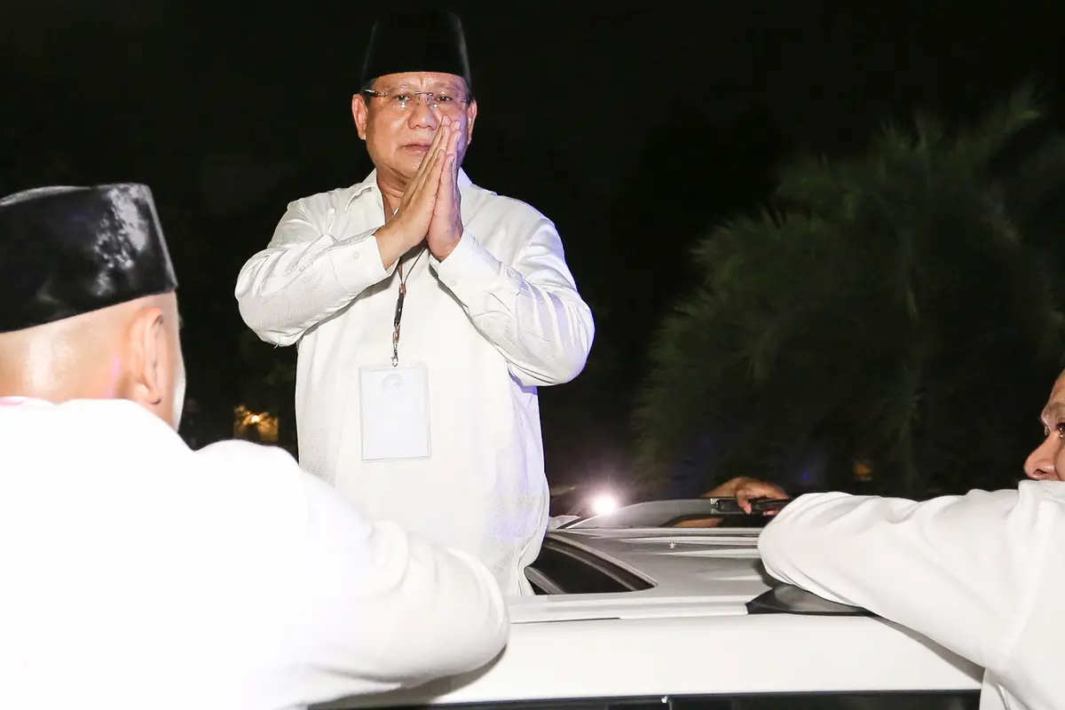Capres Prabowo Sapa Pendukungnya di Jalan Imam Bonjol