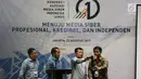 Wapres RI, Jusuf Kalla (kedua kanan) didampingi Ketua Umum Presidium AMSI Wenseslaus Manggut (kedua kiri) resmi membuka kongres pertama Asosiasi Media Siber Indonesia (AMSI) di Jakarta, Selasa (22/8). (Liputan6.com/Johan Tallo)