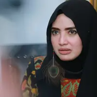 Saat wartawan menanyakan apakah Opick ada niatan untuk menikahinya? Ibu dua anak itu hanya tertawa sembari memberikan komentarnya. (Adrian Putra/Bintang.com)