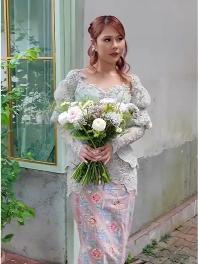 6 Potret Detail Kebaya Modern Nadin Amizah di Momen Lamaran, Anggunnya Klasik