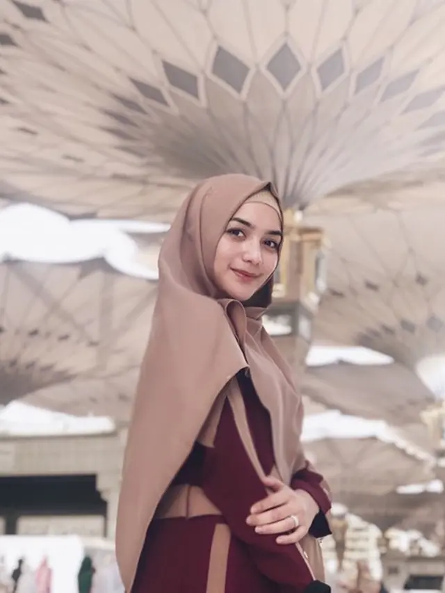 FOTO: Usai Umroh, Begini Tampilan Cantik Citra Kirana Kenakan Hijab