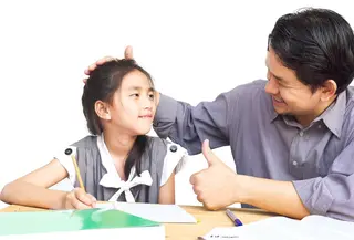 Dalam beberapa tahun terakhir, dunia parenting semakin kaya dengan berbagai pendekatan baru yang menawarkan cara berbeda dalam mendidik anak. Salah satu metode yang mulai menarik perhatian adalah FAFO parenting. (foto/dok: freepik/jcomp)