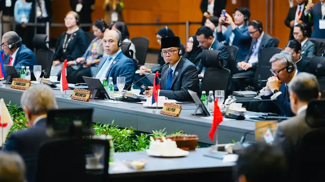 Menteri Luar Negeri RI Sugiono (kanan) dalam pertemuan ASEAN Plus Three, rangkaian acara ASEAN Foreign Ministers Meeting di Kuala Lumpur, Malaysia, Kamis (10/7/2025). (Dok. Kemlu RI)