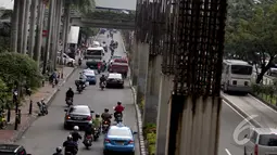 Gubernur DKI Jakarta Basuki Tjahaja Purnama (Ahok) berencana membatalkan pengerjaan monorel yang akan dilakukan PT Jakarta Monorail (JM), Jakarta, Selasa (13/1/2015). (Liputan6.com/Faizal Fanani)