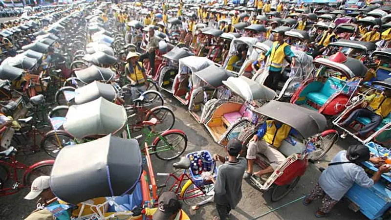 XL Beri Kursus Bahasa Inggris Gratis Untuk Tukang Becak 