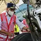 Menteri Perhubungan Budi Karya Sumadi menginstruksikan kepada seluruh pemangku kepentingan di sektor penerbangan, untuk melakukan pengetatan protokol kesehatan (prokes) dan melakukan pengecekan kelaikan pesawat (ramp check)