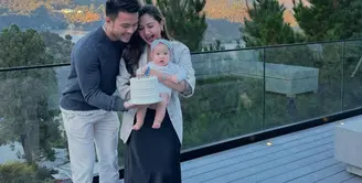 Jessica Mila mengunggah momen di mana ia memberikan kejutan ulang tahun sederhana untuk sang suami ketika mereka berada di Amerika. [Foto: Instagram/jscmila]