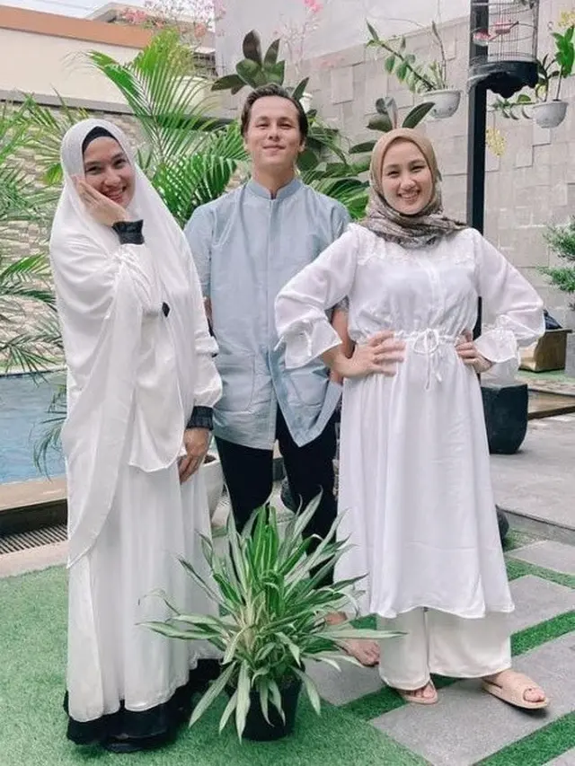 Jarang Tersorot, Ini 6 Potret Kebersamaan Andhika Pratama dan Dua Adiknya