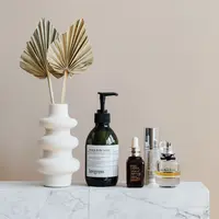 Beberapa jenis produk skincare ini sebaiknya disimpan di dalam kulkas. (Pexels/karolina grabowska).